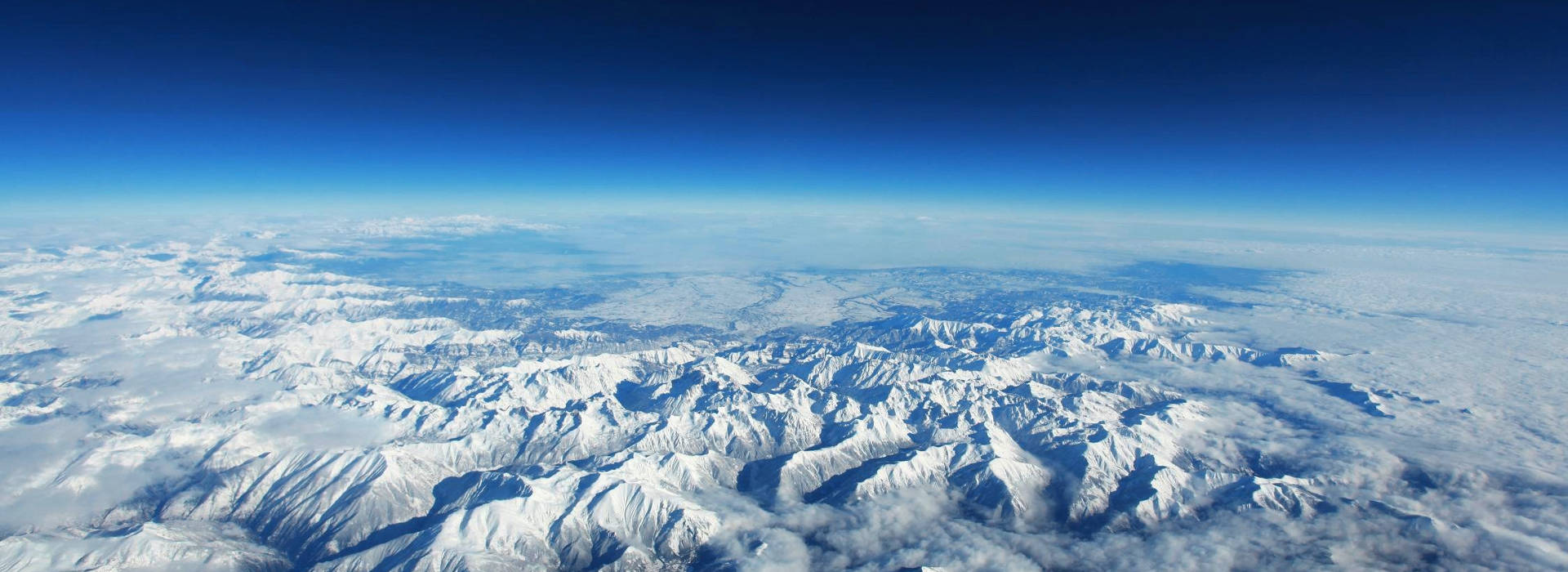 Vue aérienne Pyrénées - SEO Toulouse visibilité